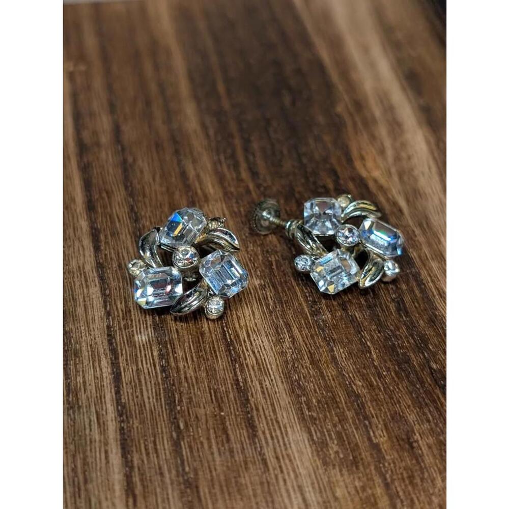 Vintage Lisner Rhinestone Screw-Back Earrings – Sparkling Silver Tone, Signed